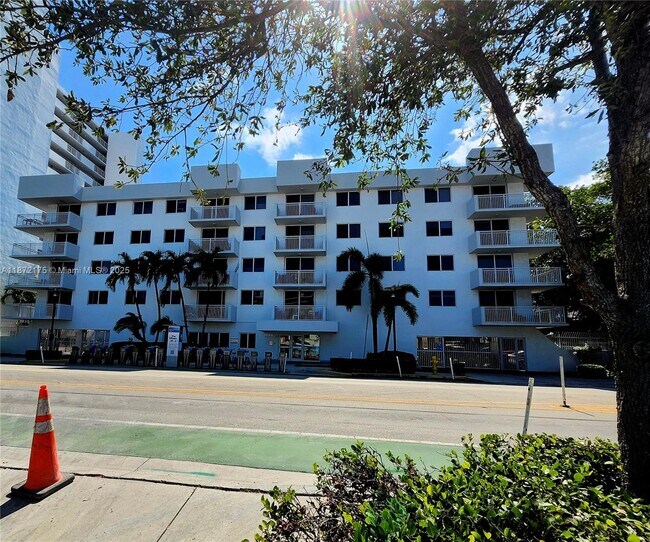 Primary Photo - 1666 West Ave