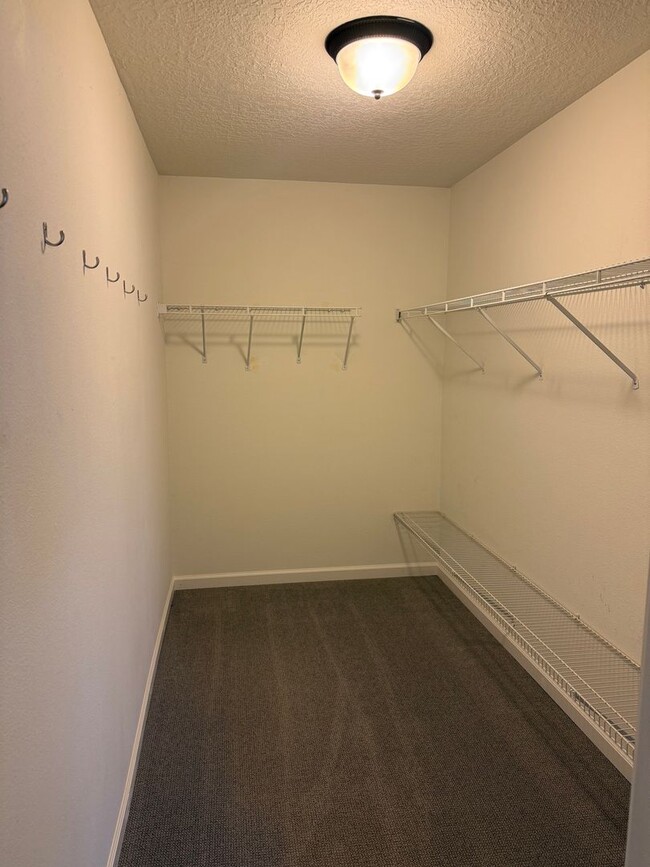 Building Photo - Great Location Near Altura Park