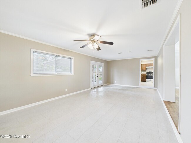 Building Photo - 216 Brentwood Blvd