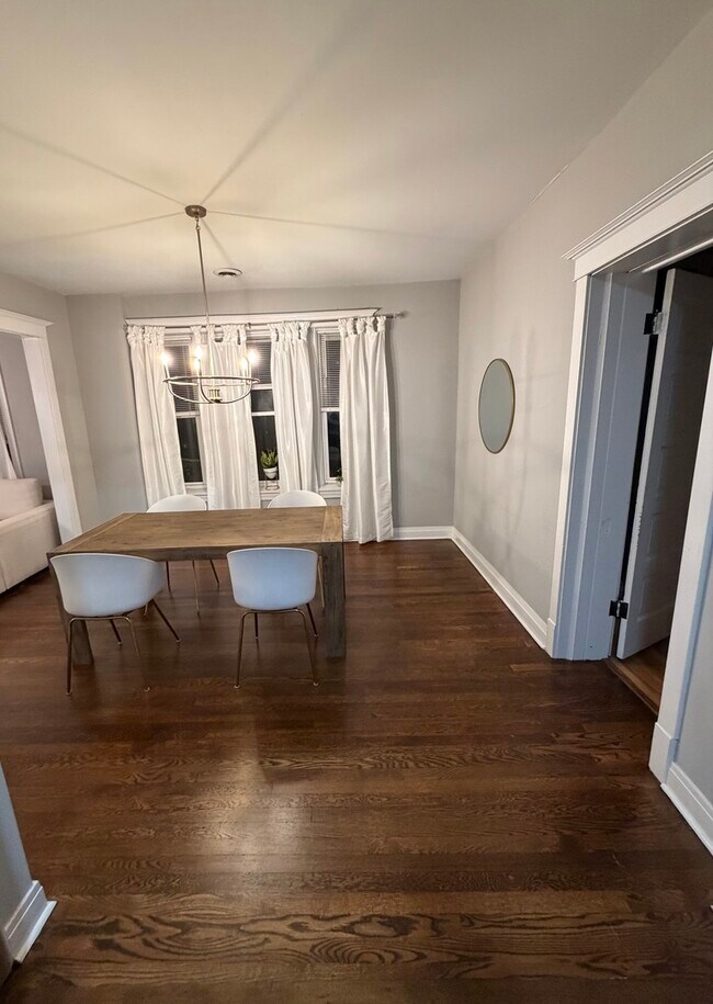 Building Photo - 3138 W School St