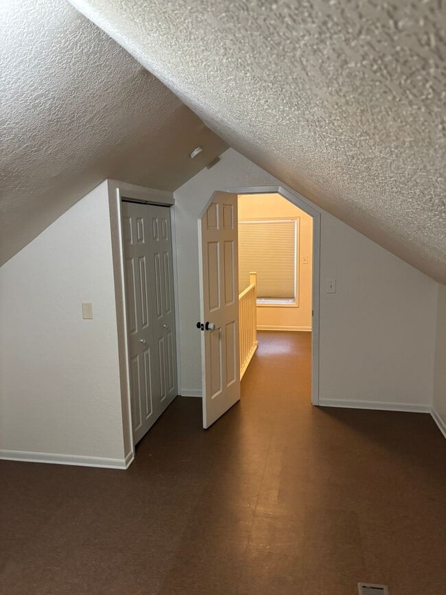 Building Photo - Cozy 3 Bed House in Waterloo, Iowa