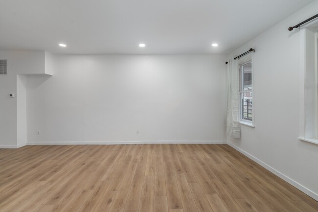 Building Photo - 5117 Queensberry Ave