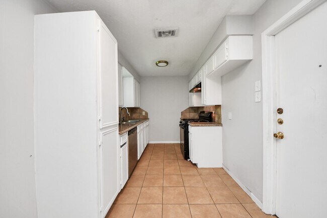 Building Photo - 12610 Chiswick Rd