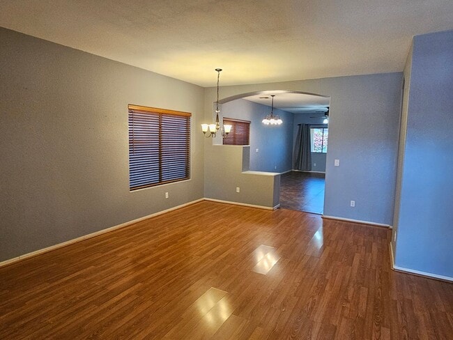 Building Photo - Great 1670 sq ft 4 bd 2 bathroom home in litchfield