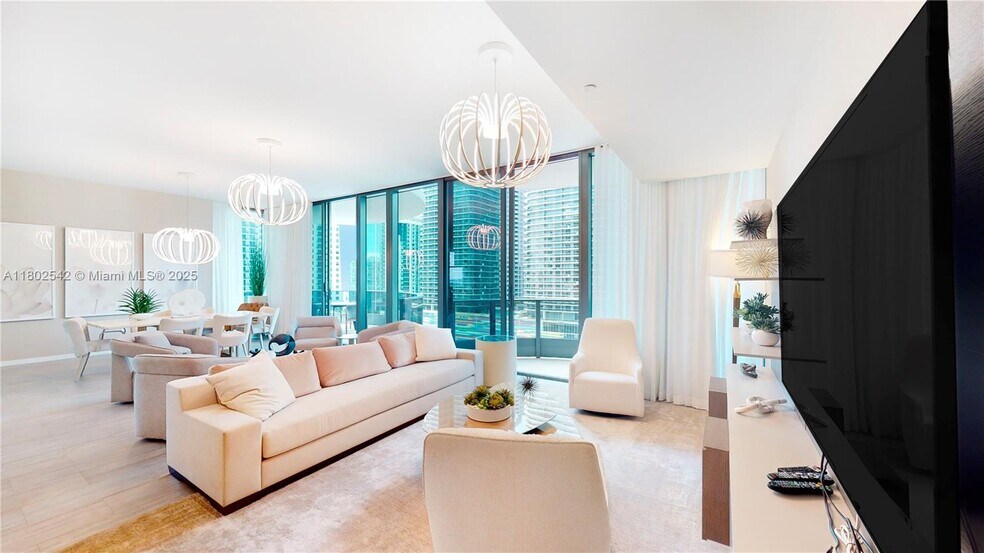 Primary Photo - 1000 Brickell Plz