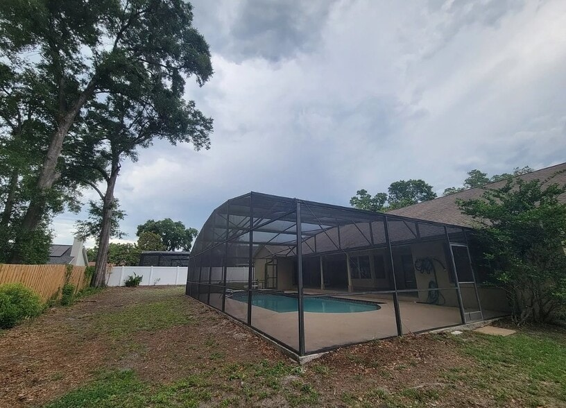 Building Photo - 2152 Palm Crest Dr
