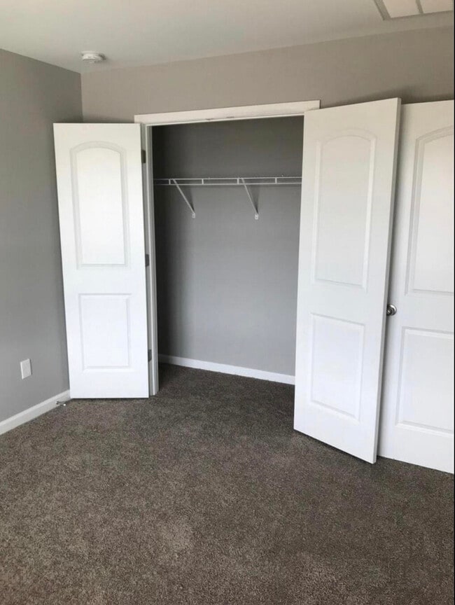 Building Photo - 2492 Feathersound Wy