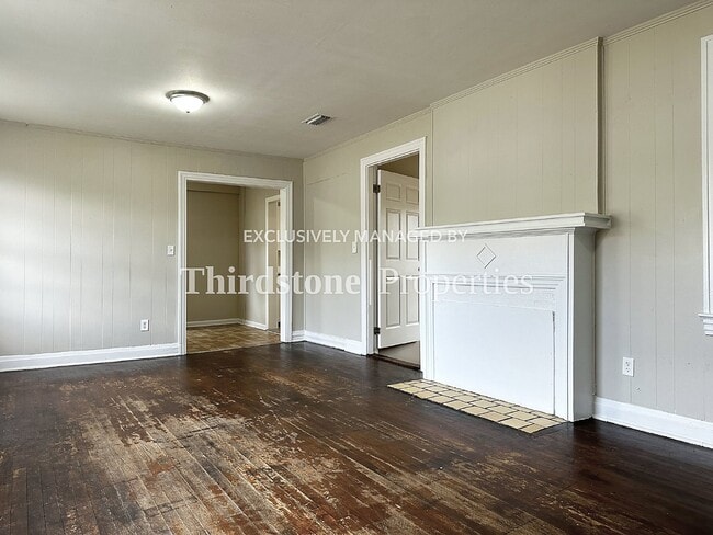 Building Photo - 562 W 49th St