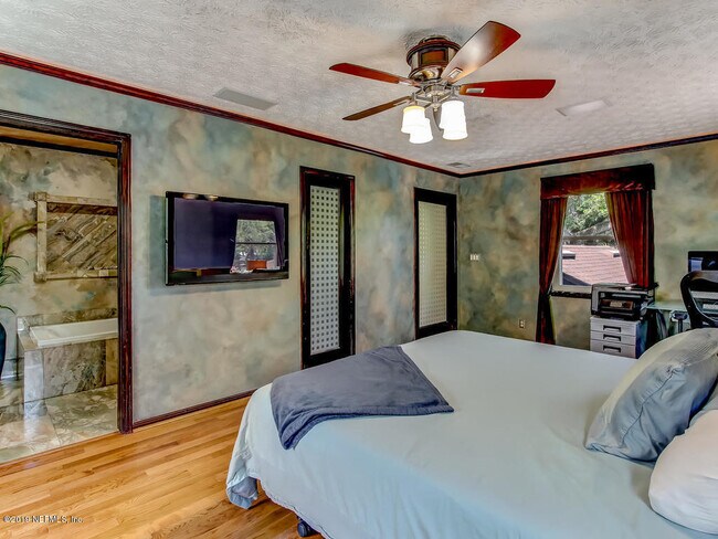 Building Photo - 88 Oakwood Rd