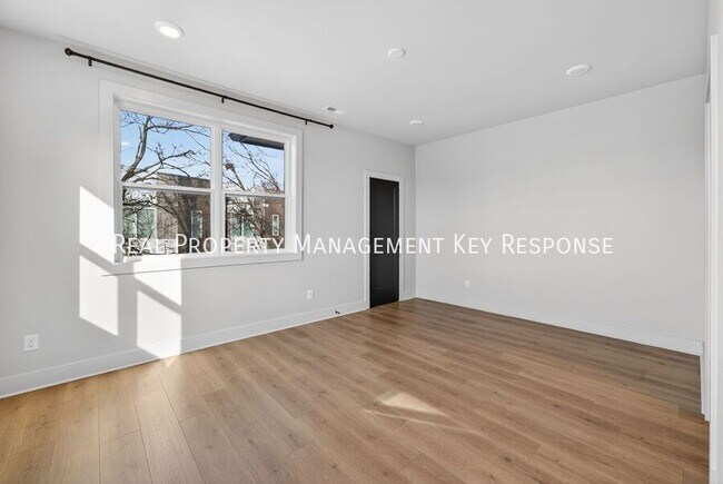 Building Photo - 2109 23rd Ave N