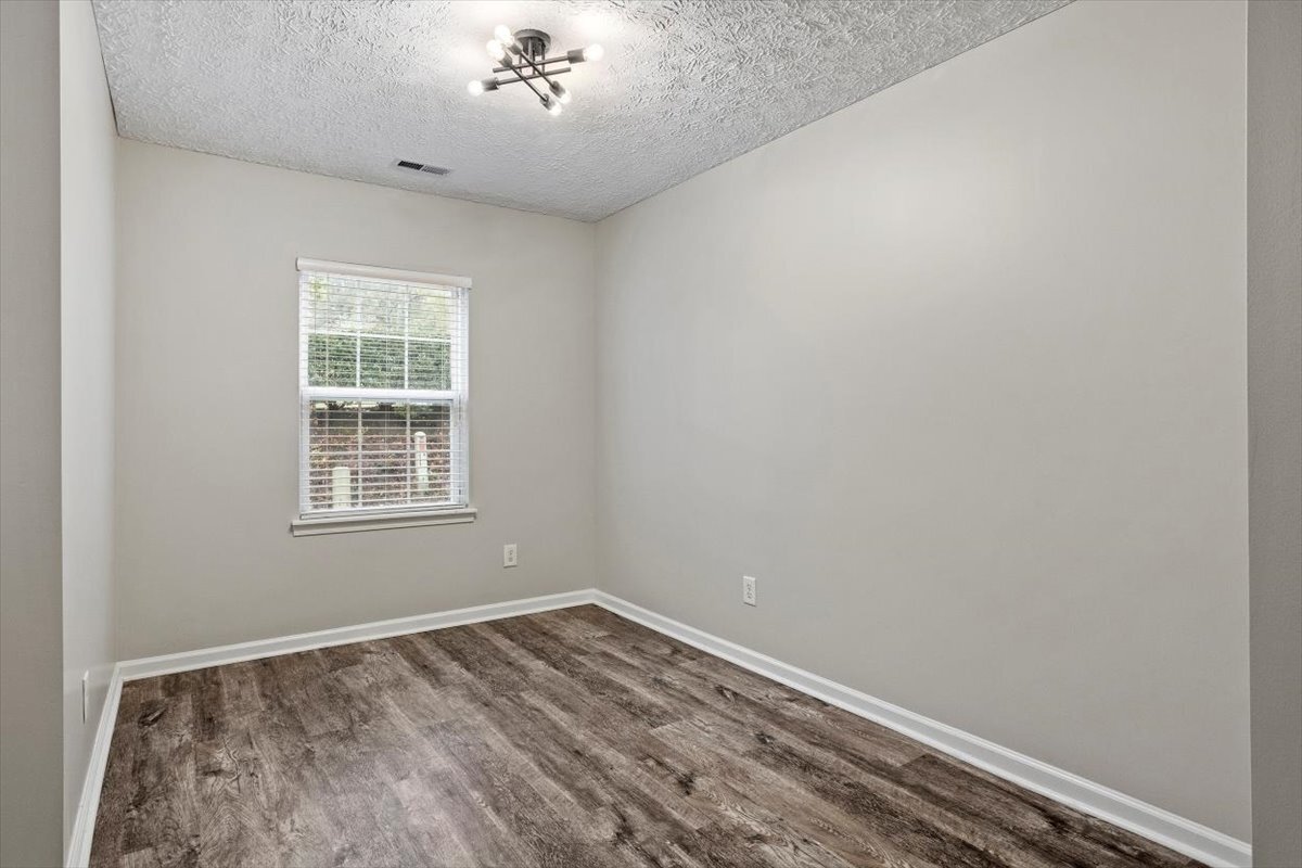 Building Photo - 446 Saint John Dr