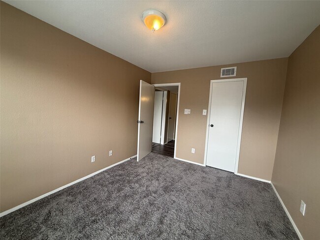 Building Photo - 14777 Wunderlich Dr