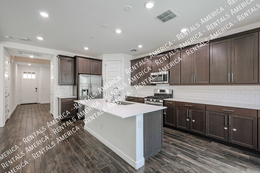 Building Photo - 1051 E Armstrong Wy