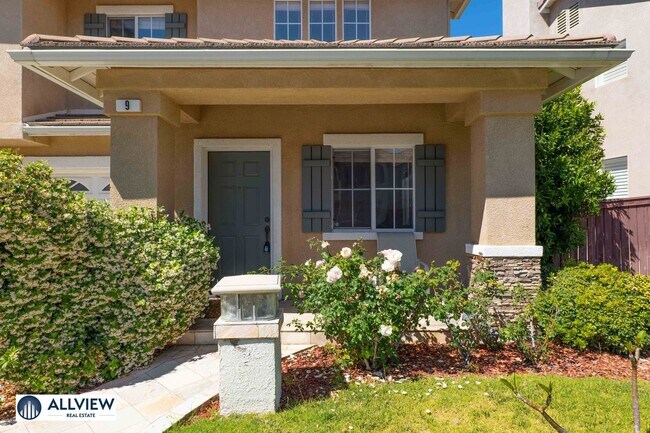 Building Photo - Beautifully Updated 4 Bedroom Single Family Home in Peaceful Glen Willow, West Irvine