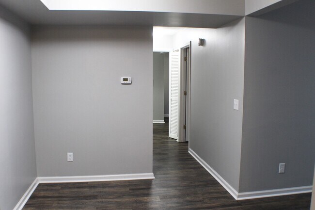 Building Photo - 2 bedroom Condo for rent! Available this A...