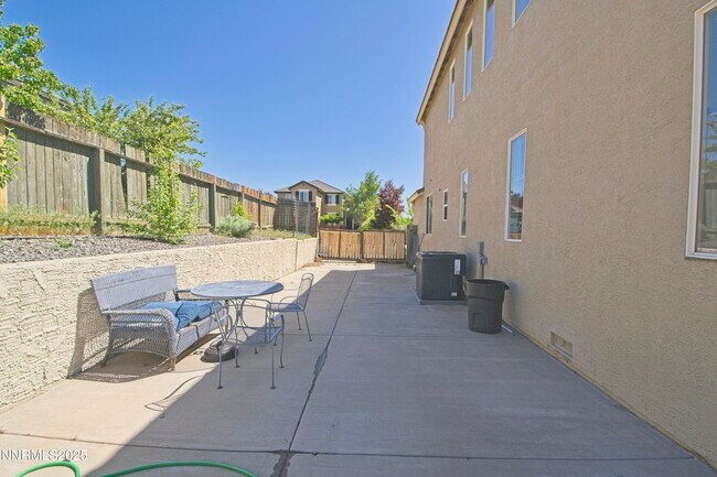 Building Photo - 3075 Roxbury Dr