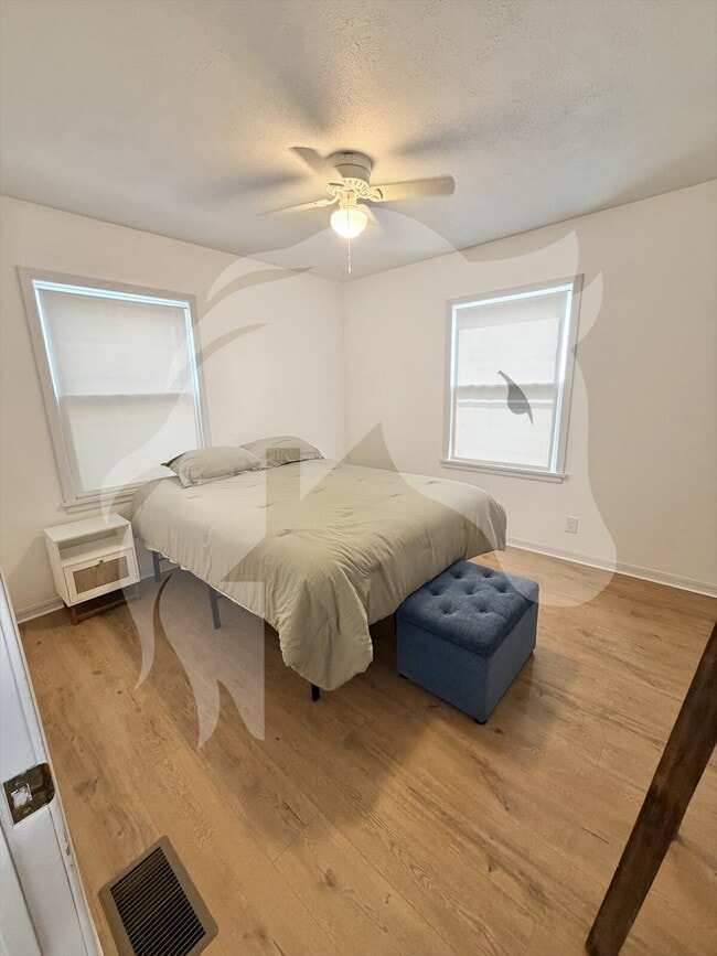 Building Photo - "Furnished 2-Bedroom Enid Retreat with Vintage Charm!"