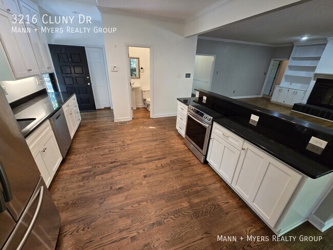 Building Photo - 3216 Cluny Dr