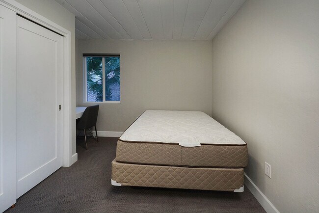 Building Photo - PRE-LEASE FOR AUGUST 2026 - Gorgeous home ...