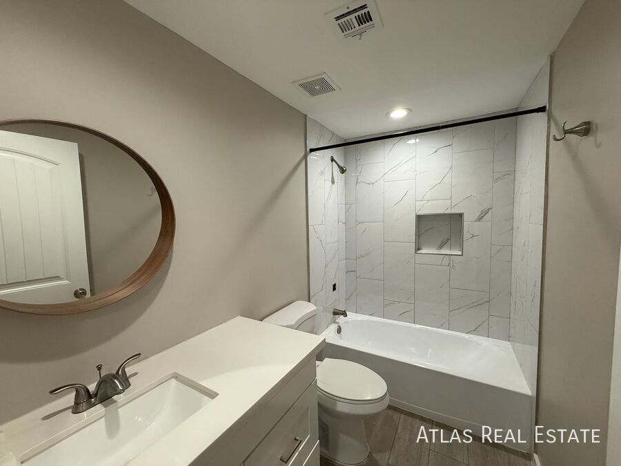 Building Photo - 3412 W Orangewood Ave