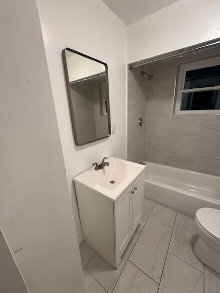 Building Photo - 21 Barrett St