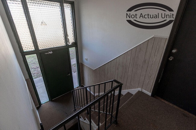 Building Photo - 2924 Leeway Dr