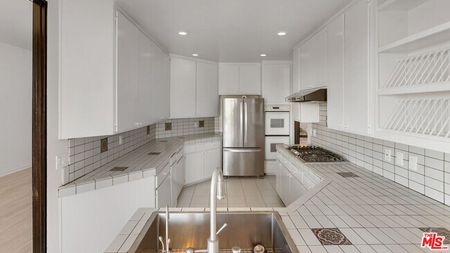 Building Photo - 3621 Malibu Country Dr