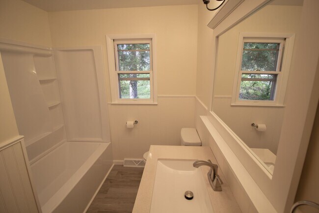 Building Photo - 57 Sherwood Dr
