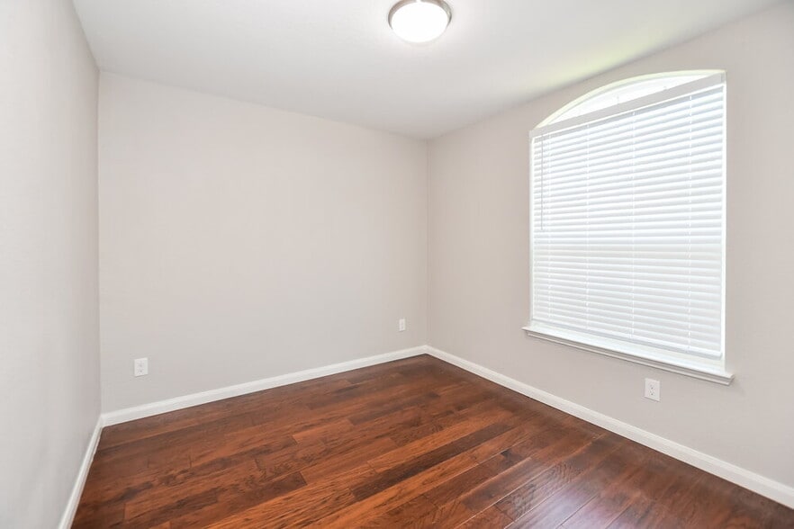 Building Photo - 3006 Flowering Springs Dr