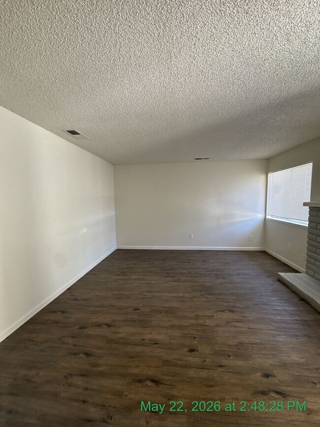 Building Photo - 1566