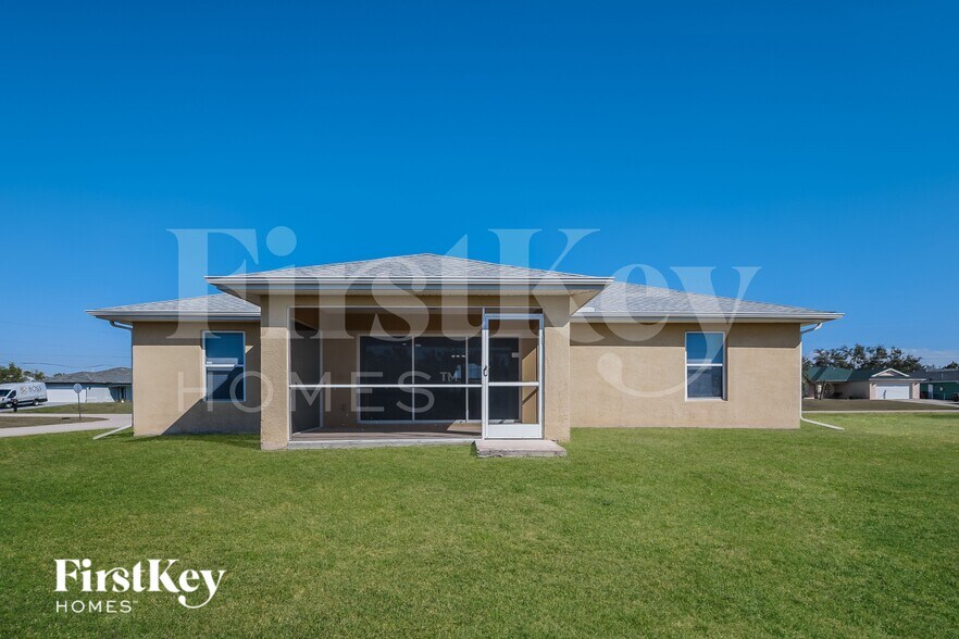 Building Photo - 4026 NE 22nd Ave