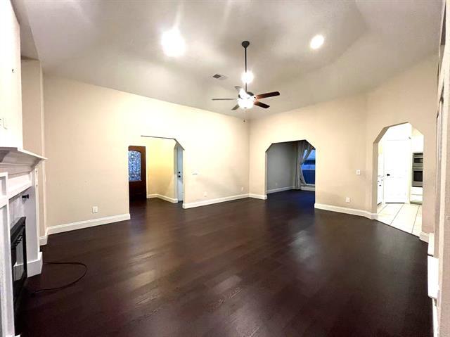 Building Photo - 2113 Aspenwood Dr N