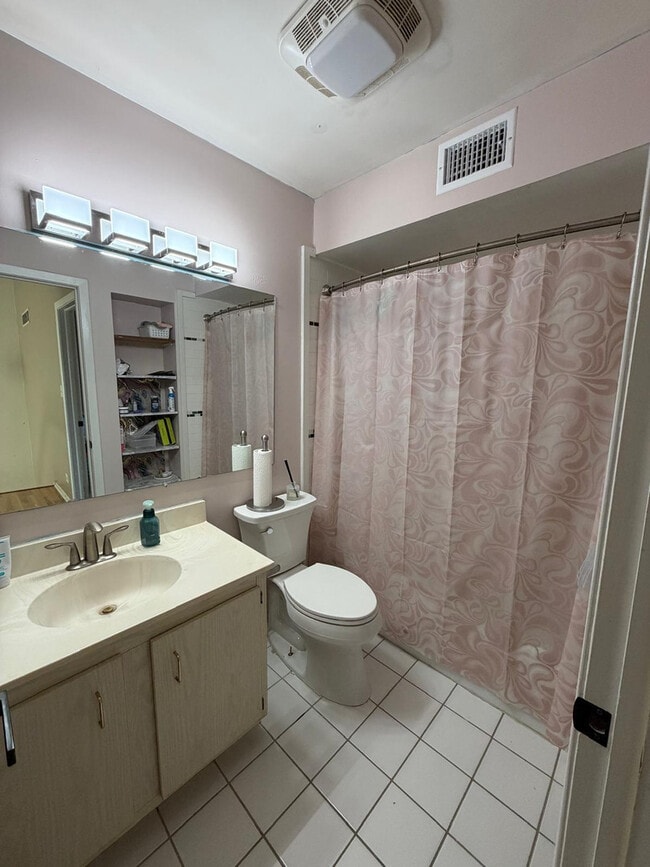 Building Photo - 15 Constitution Ct