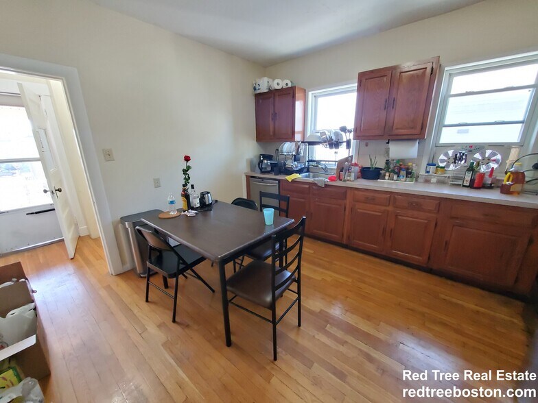 Building Photo - 270 Harvard St