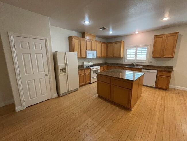 Building Photo - 6043 Eganridge Ct