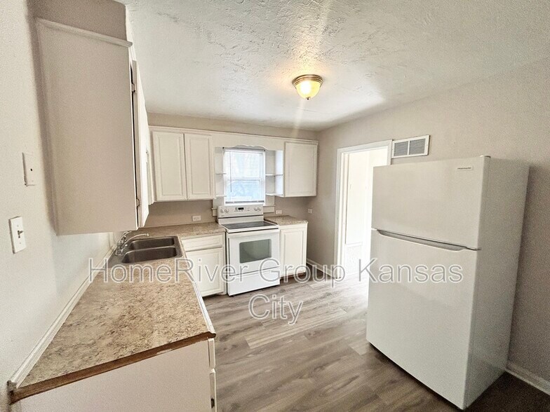 Building Photo - 1305 Oakley Ave