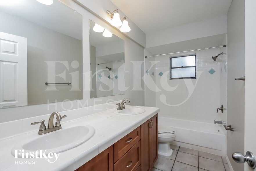 Building Photo - 6710 22nd Ave W