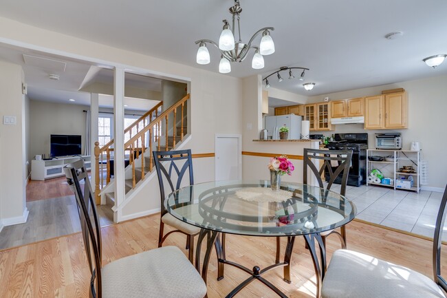 Building Photo - 7913 Central Park Cir