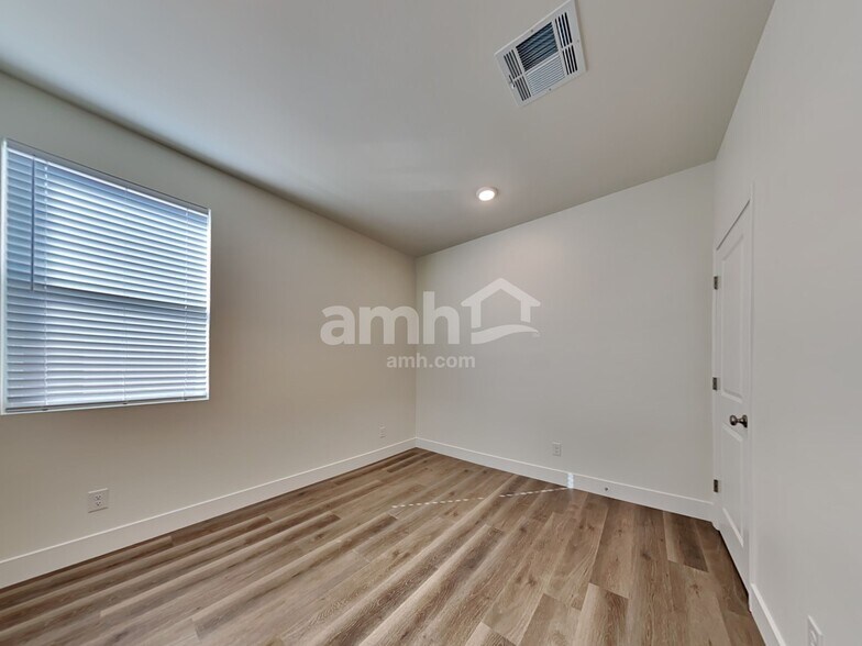 Building Photo - 537 Silverbell Falls Pl