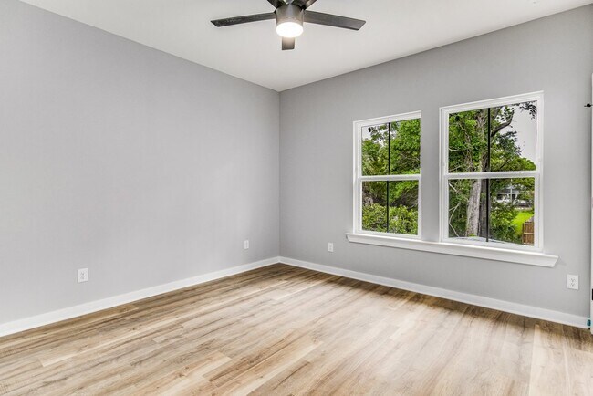 Building Photo - 312 E Blount St