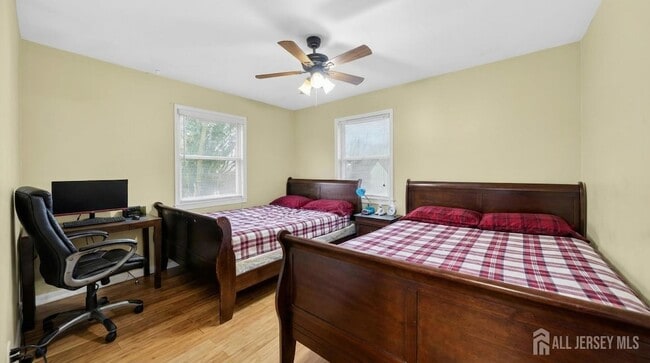 Building Photo - 14 Carteret St