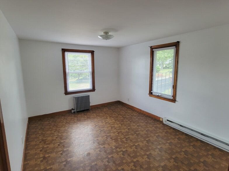 Building Photo - 65 Cowesett Ave