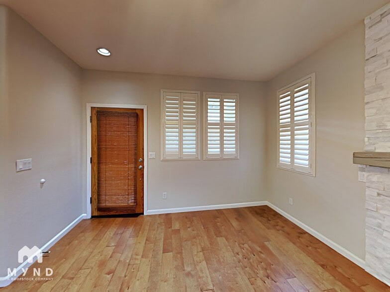 Building Photo - 398 Metro Ln