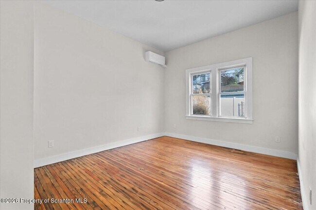 Building Photo - 840 Clay Ave