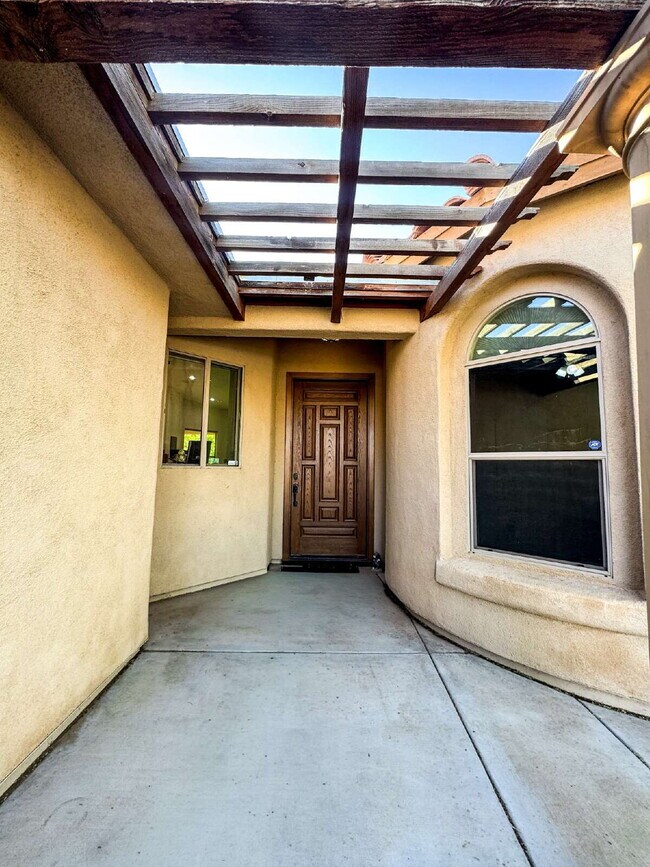 Building Photo - "Charming 3-Bedroom with 2 Full Bathroom  Pool Home in The Terraces!"