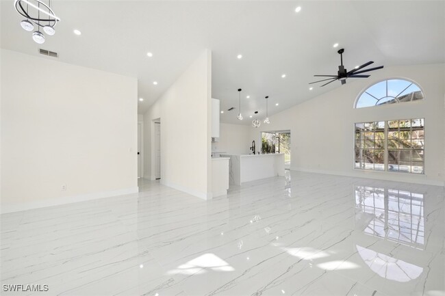 Building Photo - 4520 SW 22nd Ave