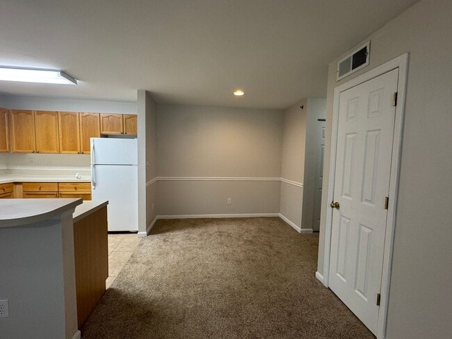 Building Photo - Gated Community - 1 Bedroom minutes to Ame...