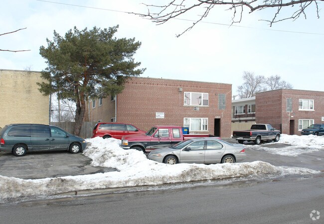 Building Photo - 10500 Crown Rd