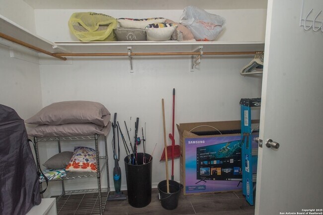 Building Photo - 611 Brunswick Blvd