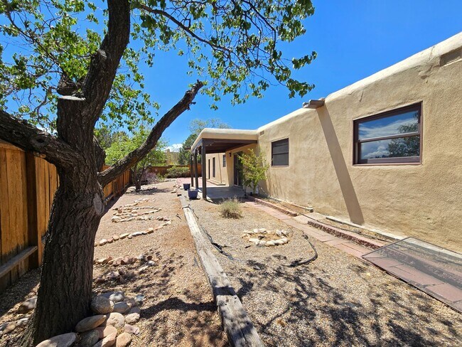 Building Photo - 3004 Plaza Blanca